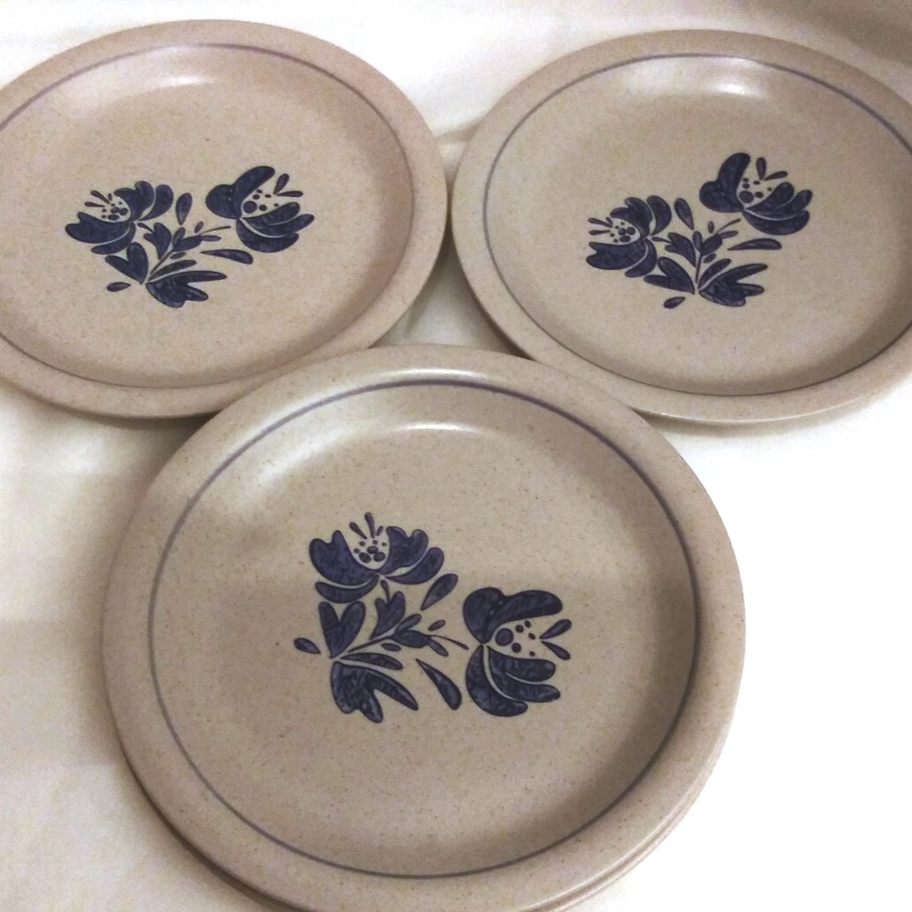 Pfaltzgraff  Yorktowne 200th Anniversary Plates